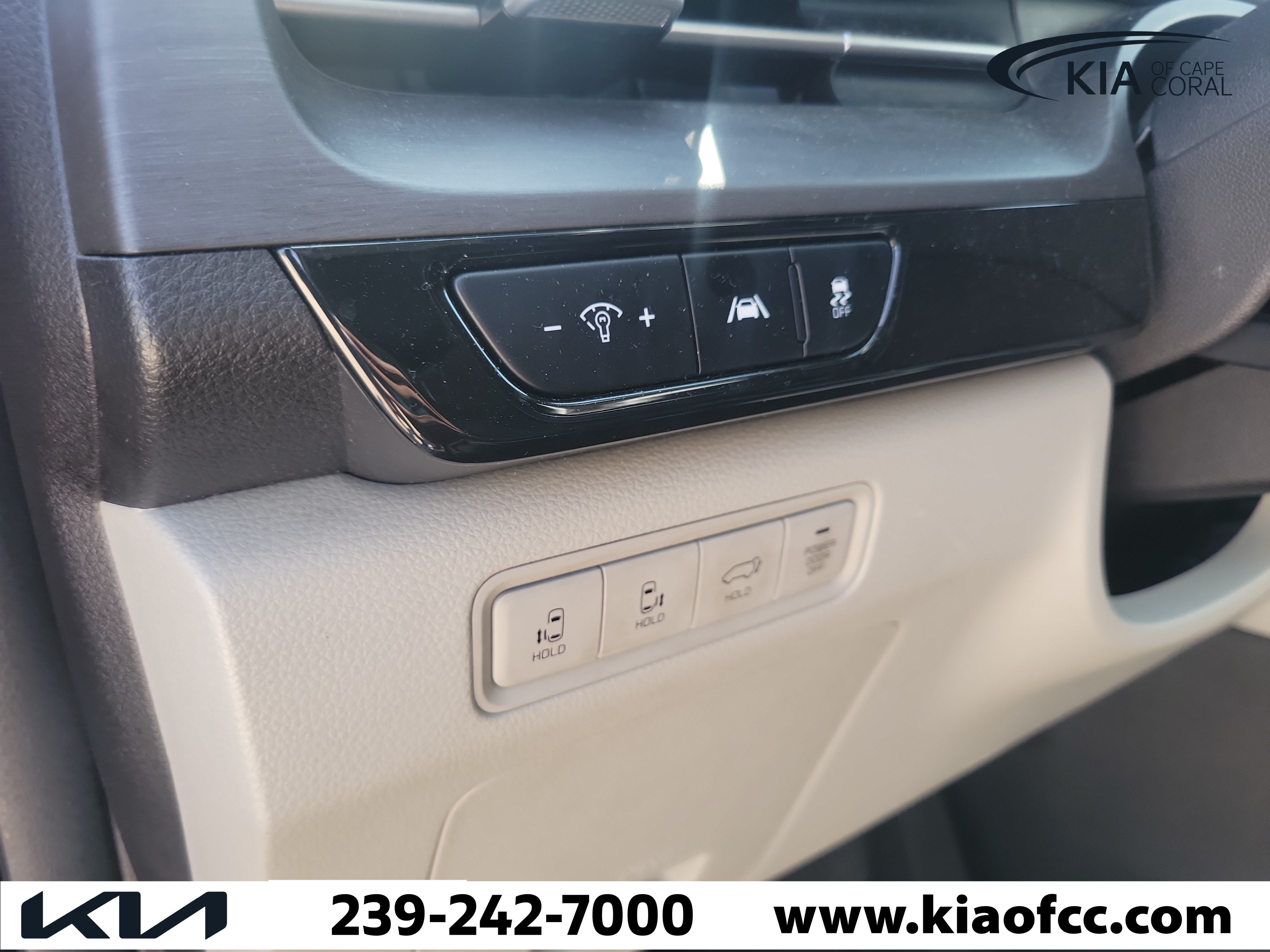 Certified 2023 Kia Carnival SX FWD image 22