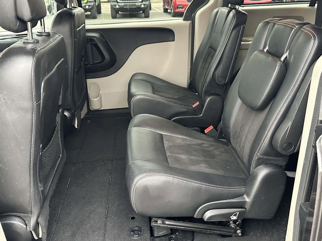 Used 2019 Dodge Grand Caravan SXT image 13