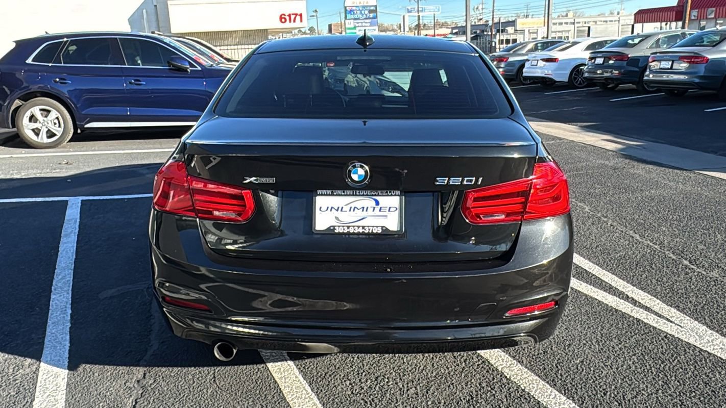 Used 2018 BMW 320i xDrive Sedan image 4