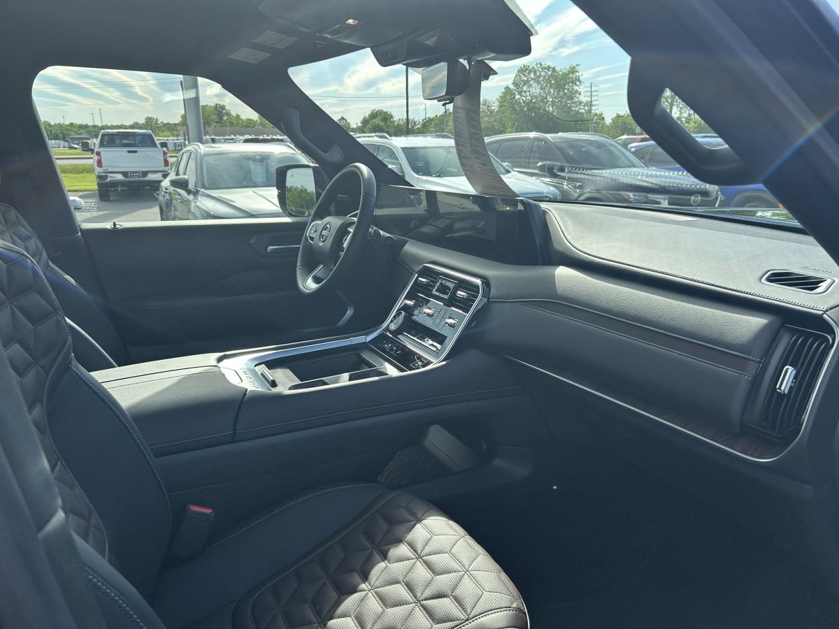 Used 2025 Nissan Armada Platinum AWD/4WD image 13