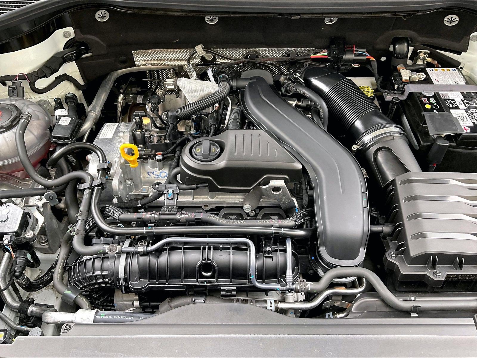 Certified 2025 Volkswagen Taos SE FWD image 32