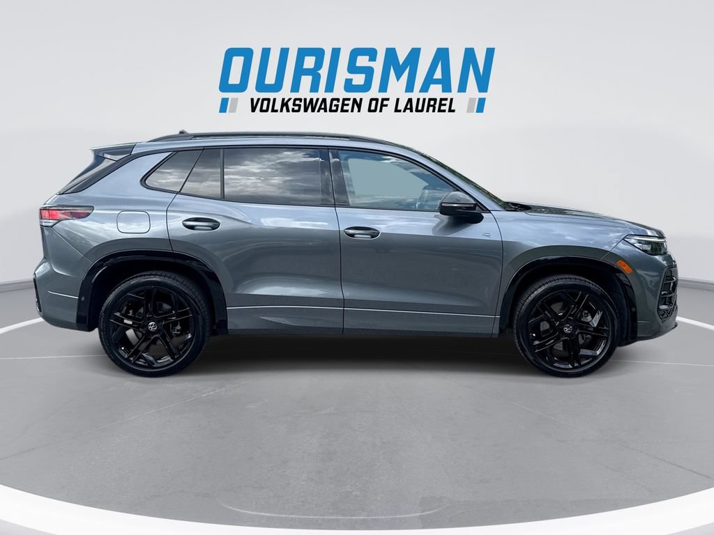 Used 2025 Volkswagen Tiguan SE R-Line AWD/4WD image 9