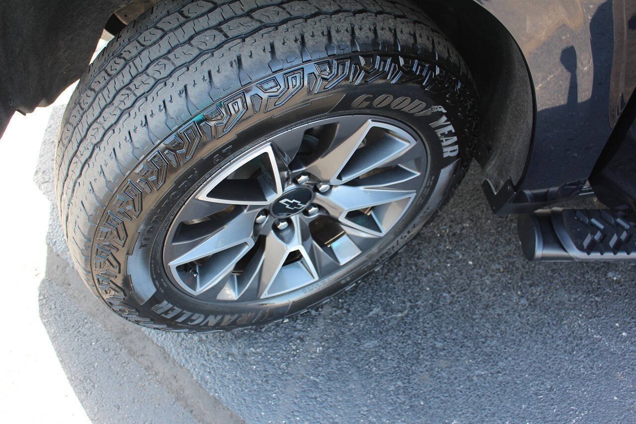 Used 2024 Chevrolet Tahoe Z71 w/ Z71 Off-Road Package AWD/4WD image 13