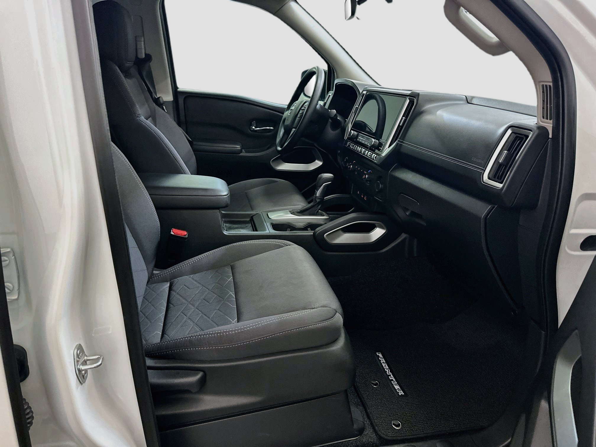 Used 2025 Nissan Frontier SV AWD/4WD image 30