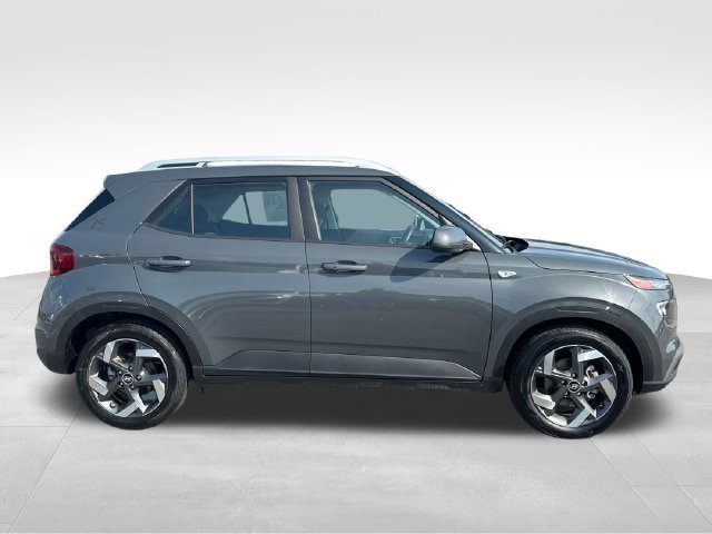 Used 2024 Hyundai Venue SEL FWD image 9