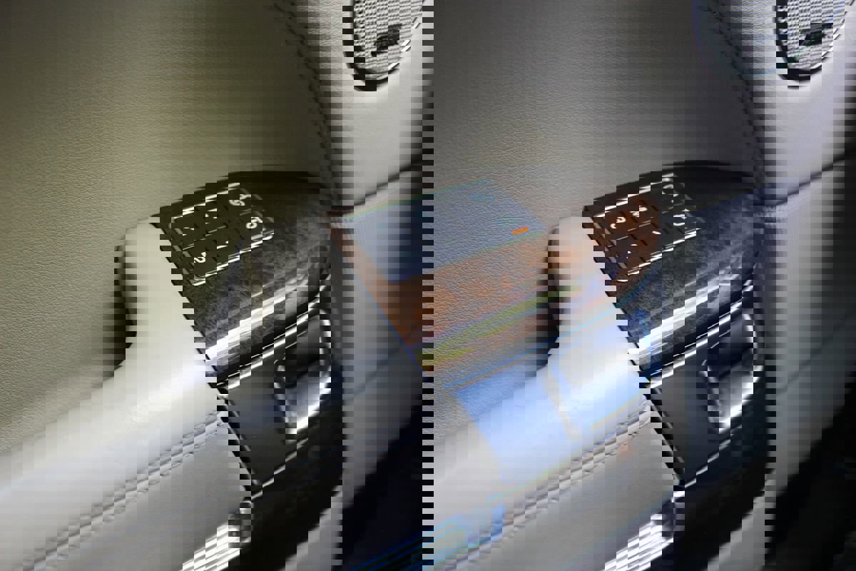 Used 2016 Land Rover Range Rover Supercharged AWD/4WD image 11