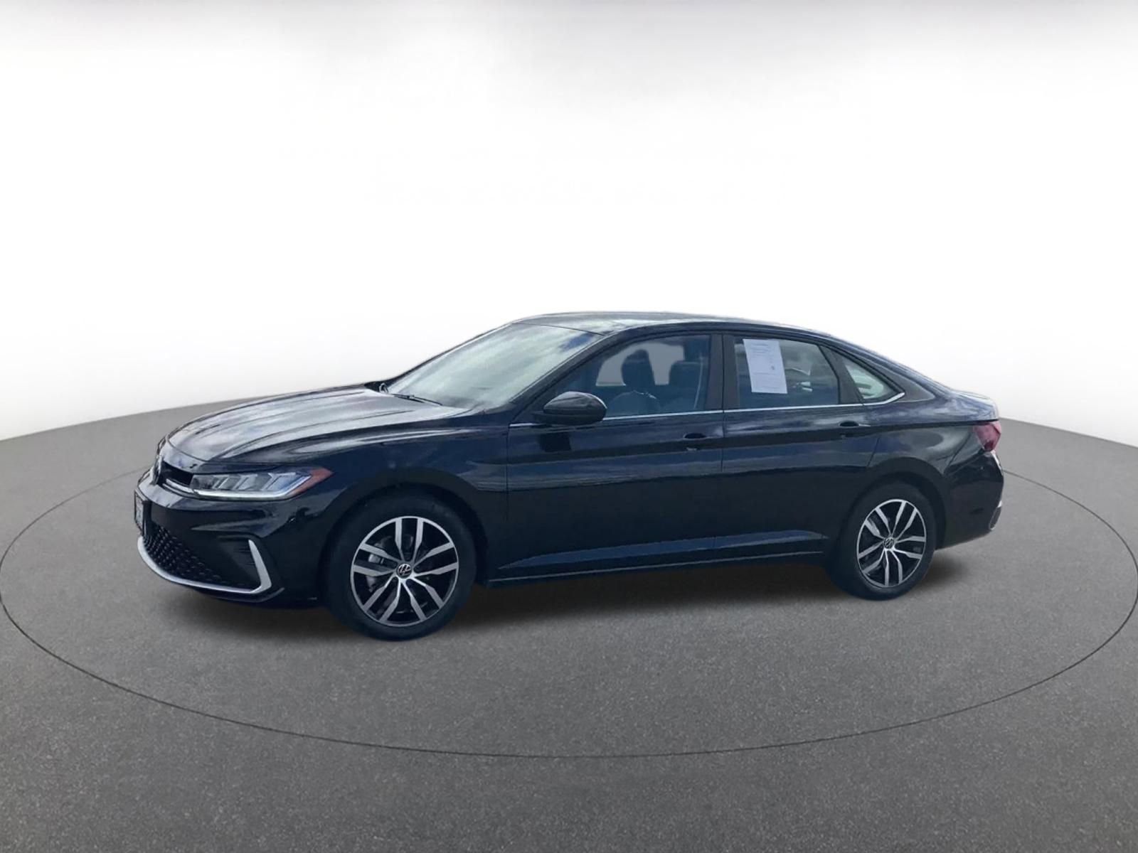 Used 2025 Volkswagen Jetta SE image 8