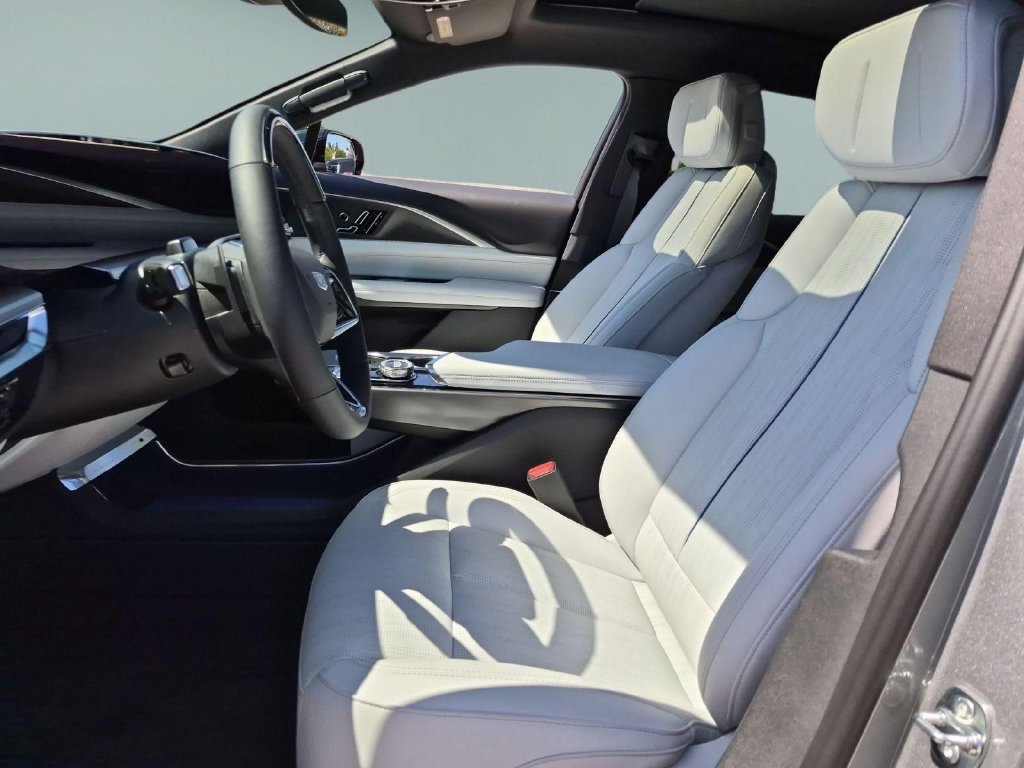 New 2026 Cadillac Lyriq Luxury AWD/4WD image 18