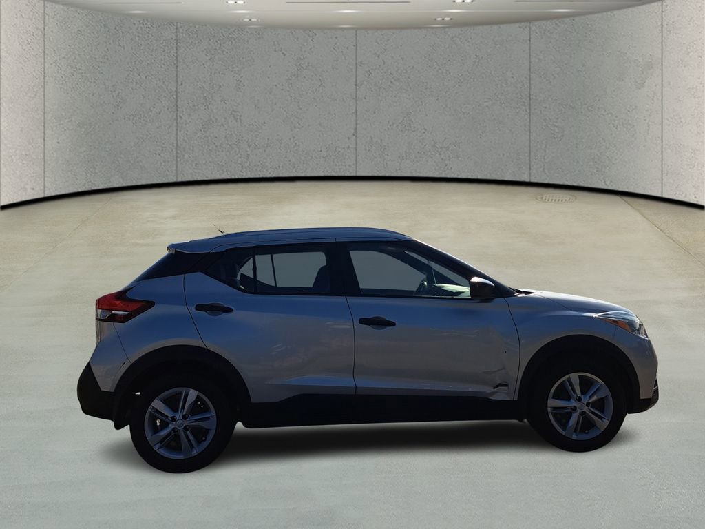 Used 2019 Nissan Kicks S image 5