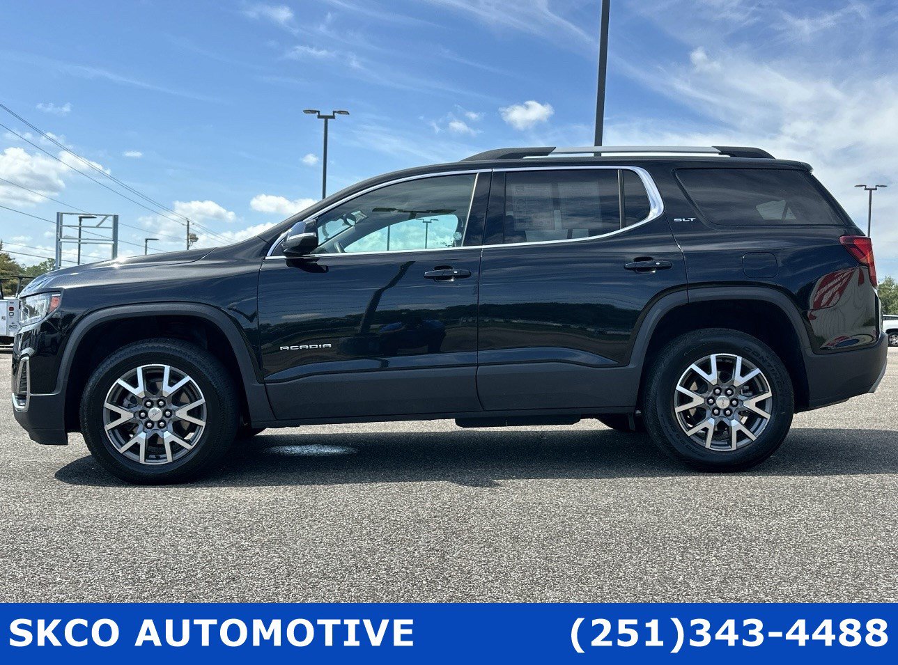 Used 2023 GMC Acadia SLT FWD image 2