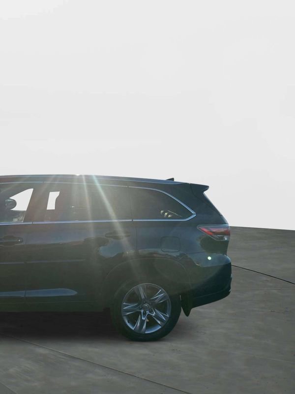Used 2014 Toyota Highlander Limited w/ Driver Technology Package image 19