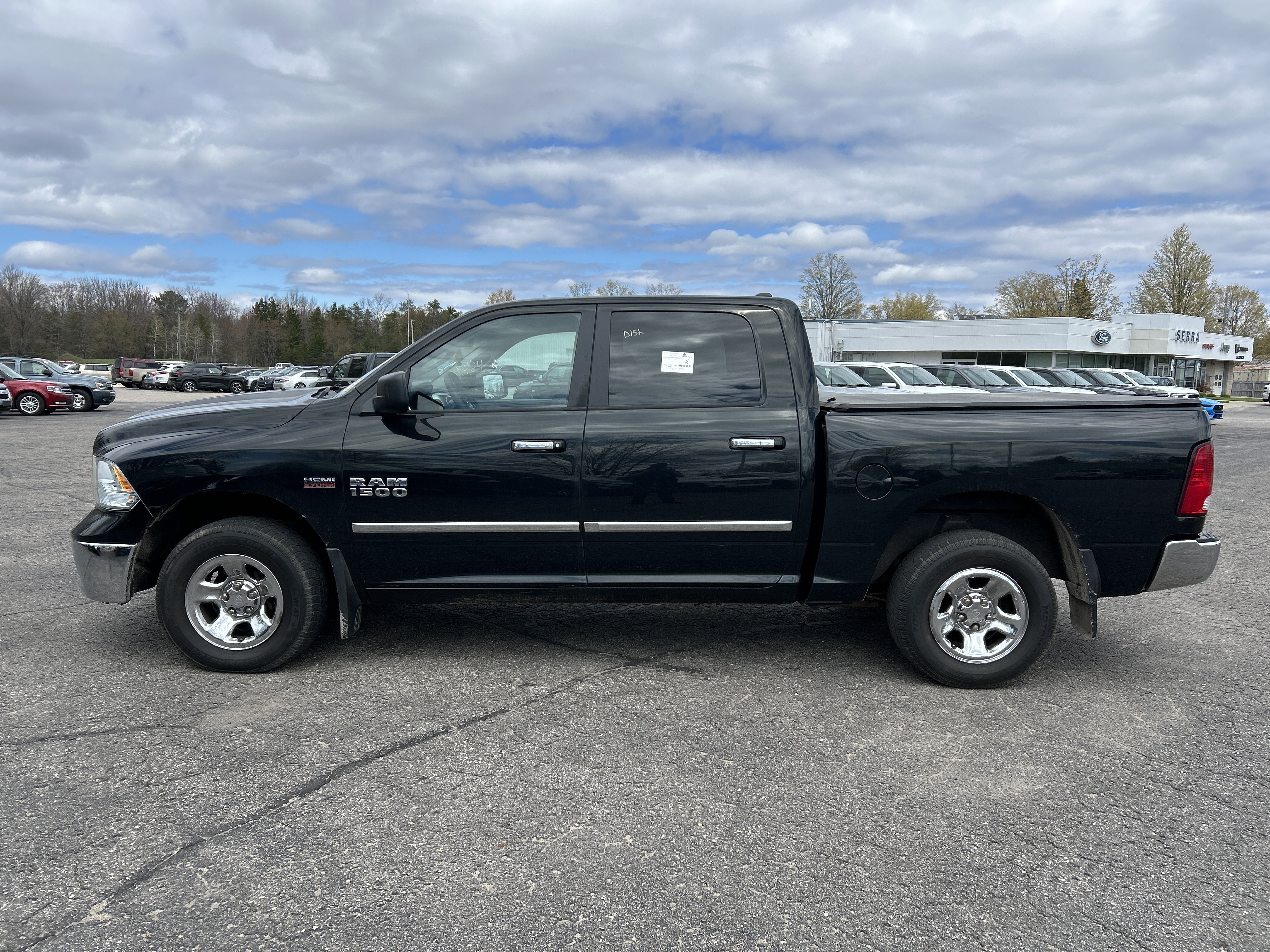 Used 2017 RAM 1500 Classic SLT AWD/4WD image 7