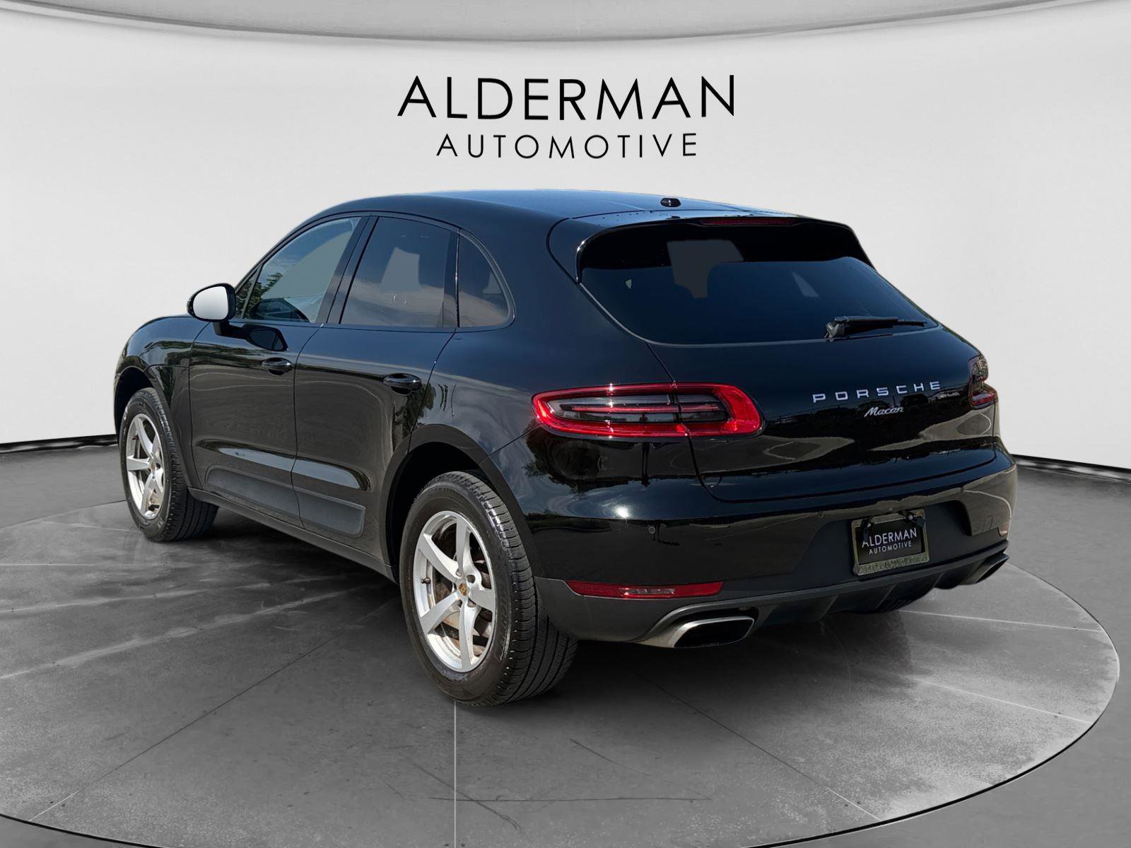 Used 2017 Porsche Macan AWD/4WD image 3