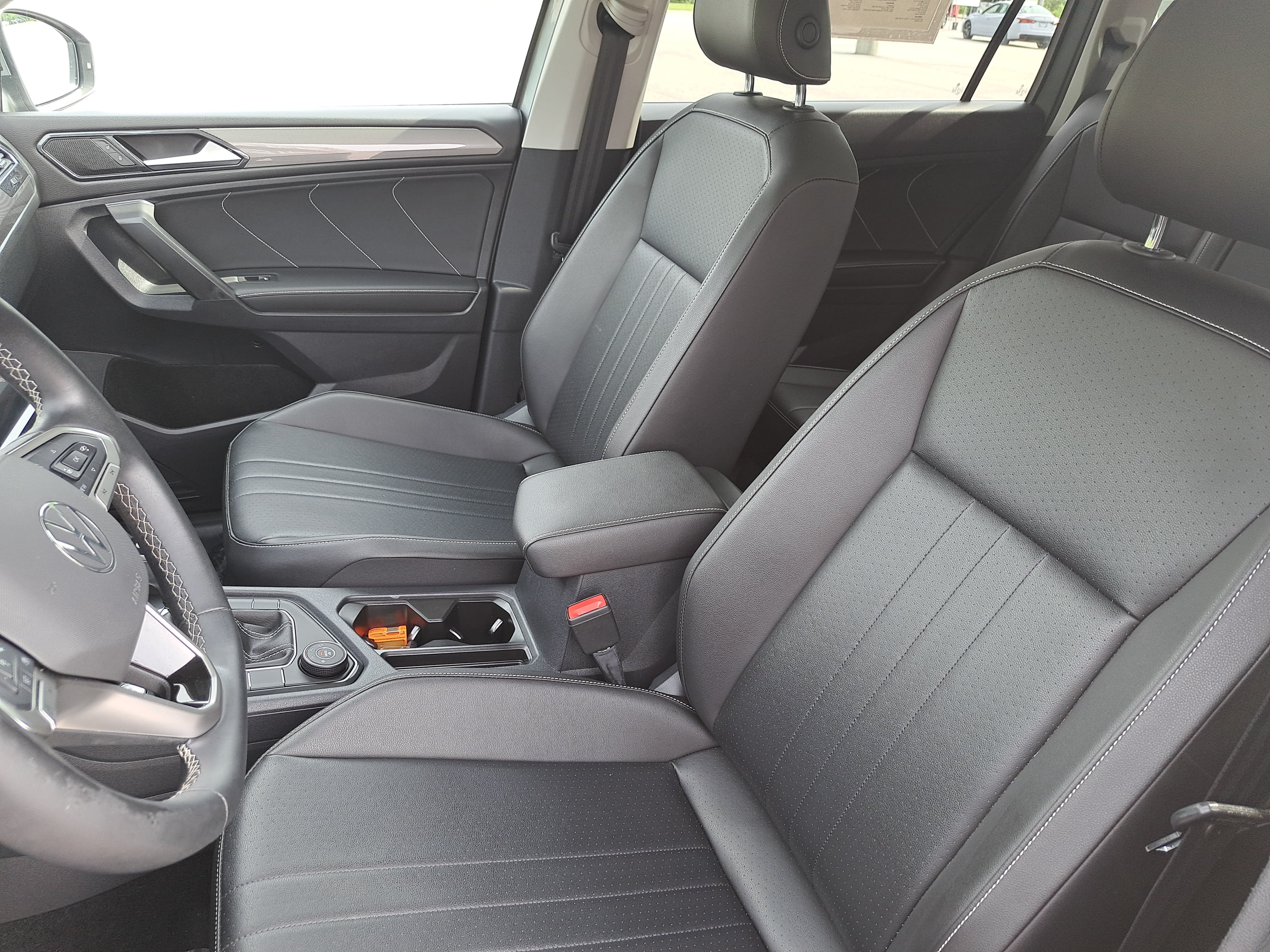 Certified 2022 Volkswagen Tiguan SE w/ Panoramic Sunroof Package AWD/4WD image 15