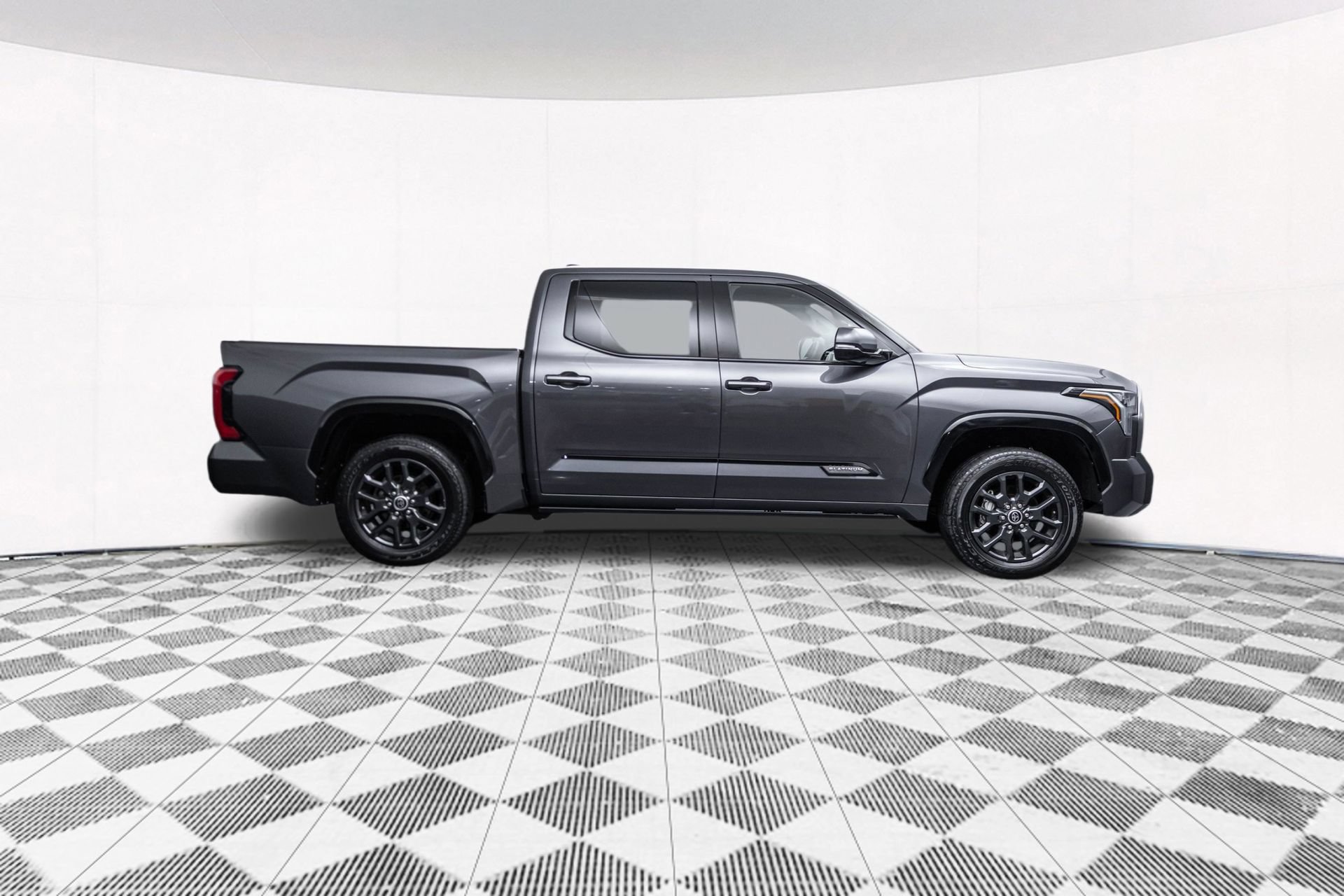 Used 2022 Toyota Tundra Platinum w/ Advanced Package AWD/4WD image 13