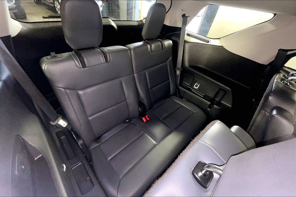 Used 2025 Ford Explorer Active w/ Active Comfort Package RWD image 35