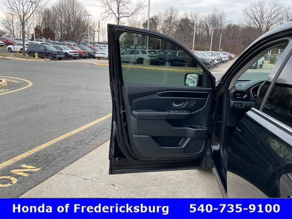 Used 2023 Honda Pilot Touring image 16