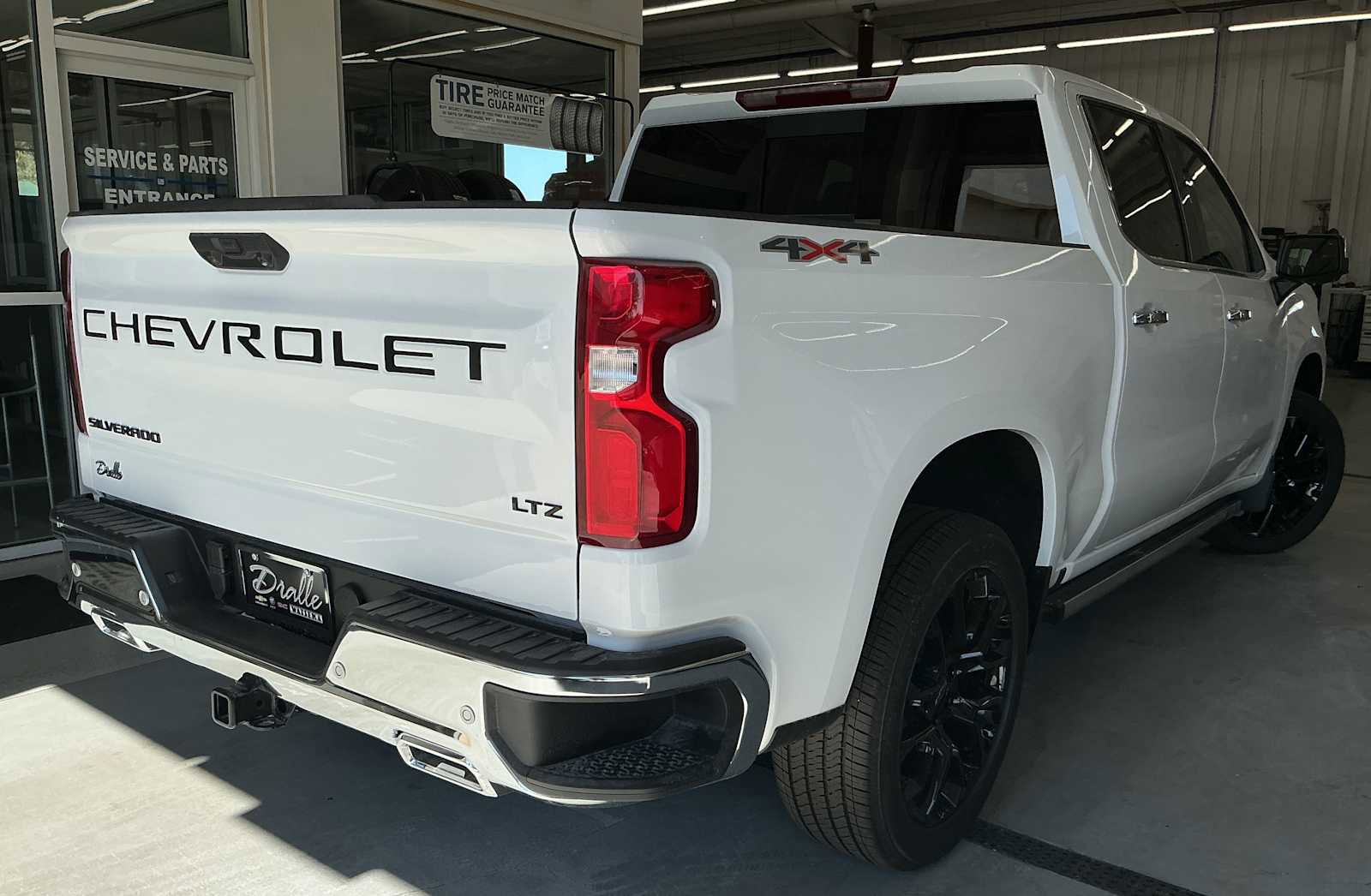 New 2026 Chevrolet Silverado 1500 LTZ w/ LTZ Premium Package AWD/4WD image 4