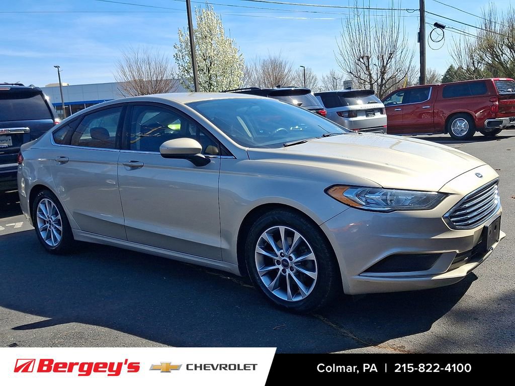 Used 2017 Ford Fusion SE w/ Fusion SE Technology Package FWD image 3