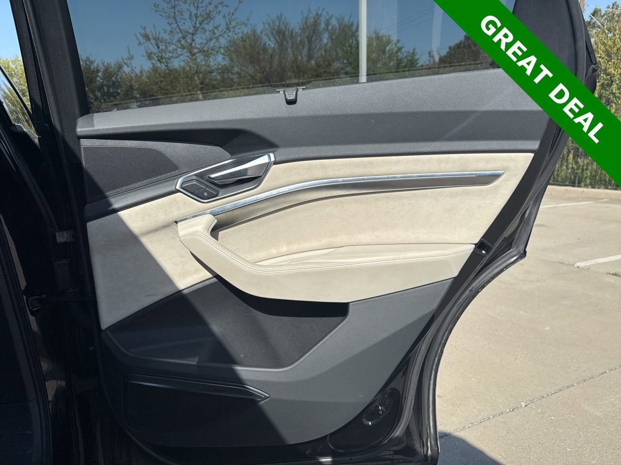 Used 2019 Audi e-tron Prestige w/ Prestige Package image 14