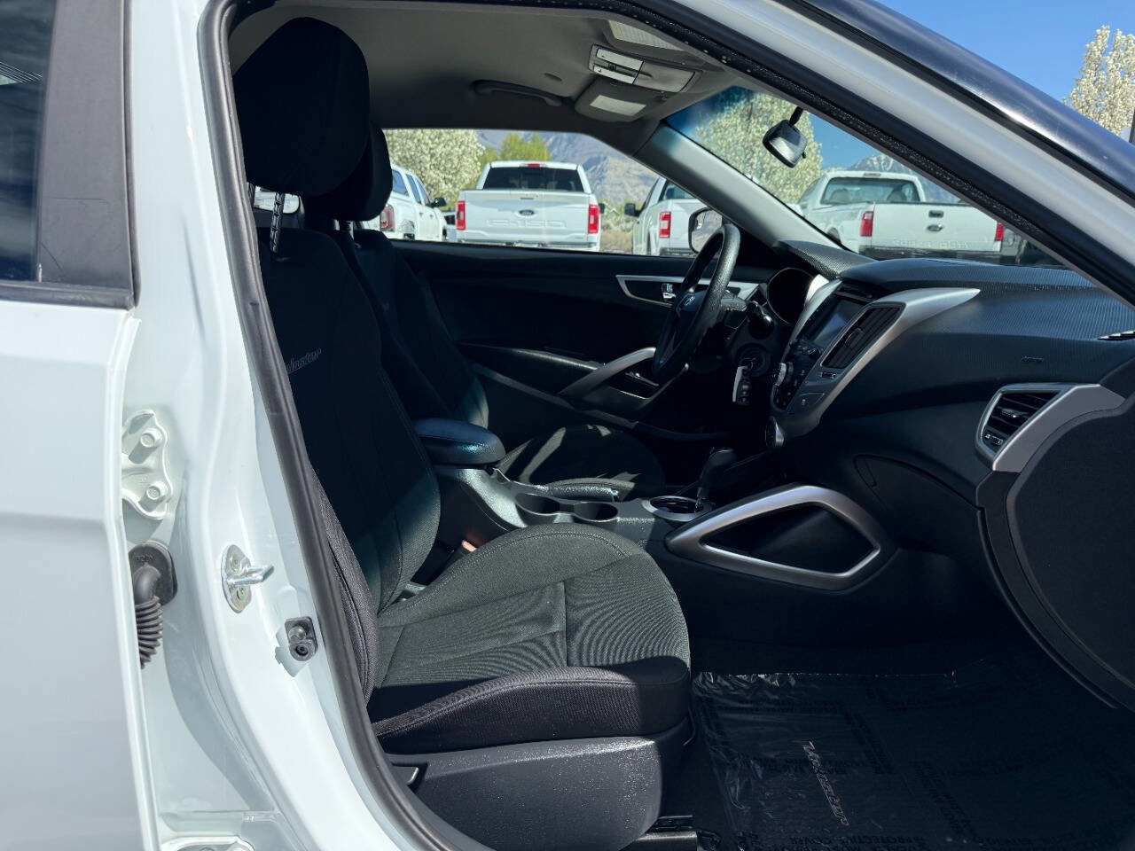 Used 2016 Hyundai Veloster image 21