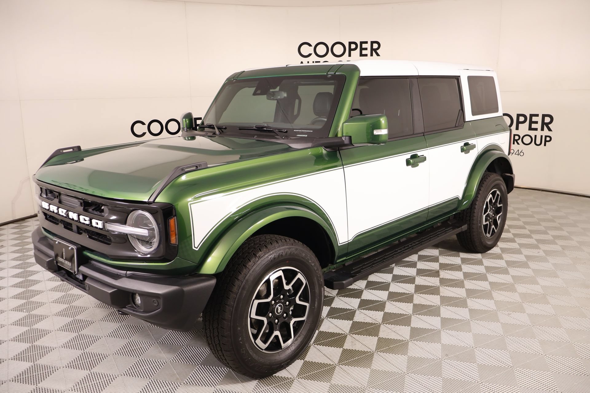 Used 2024 Ford Bronco Outer Banks AWD/4WD image 11