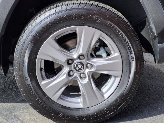 Used 2024 Toyota RAV4 XLE FWD image 13