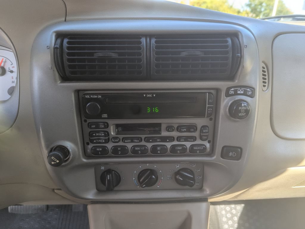 Used 2003 Ford Explorer Sport Trac XLS RWD image 18