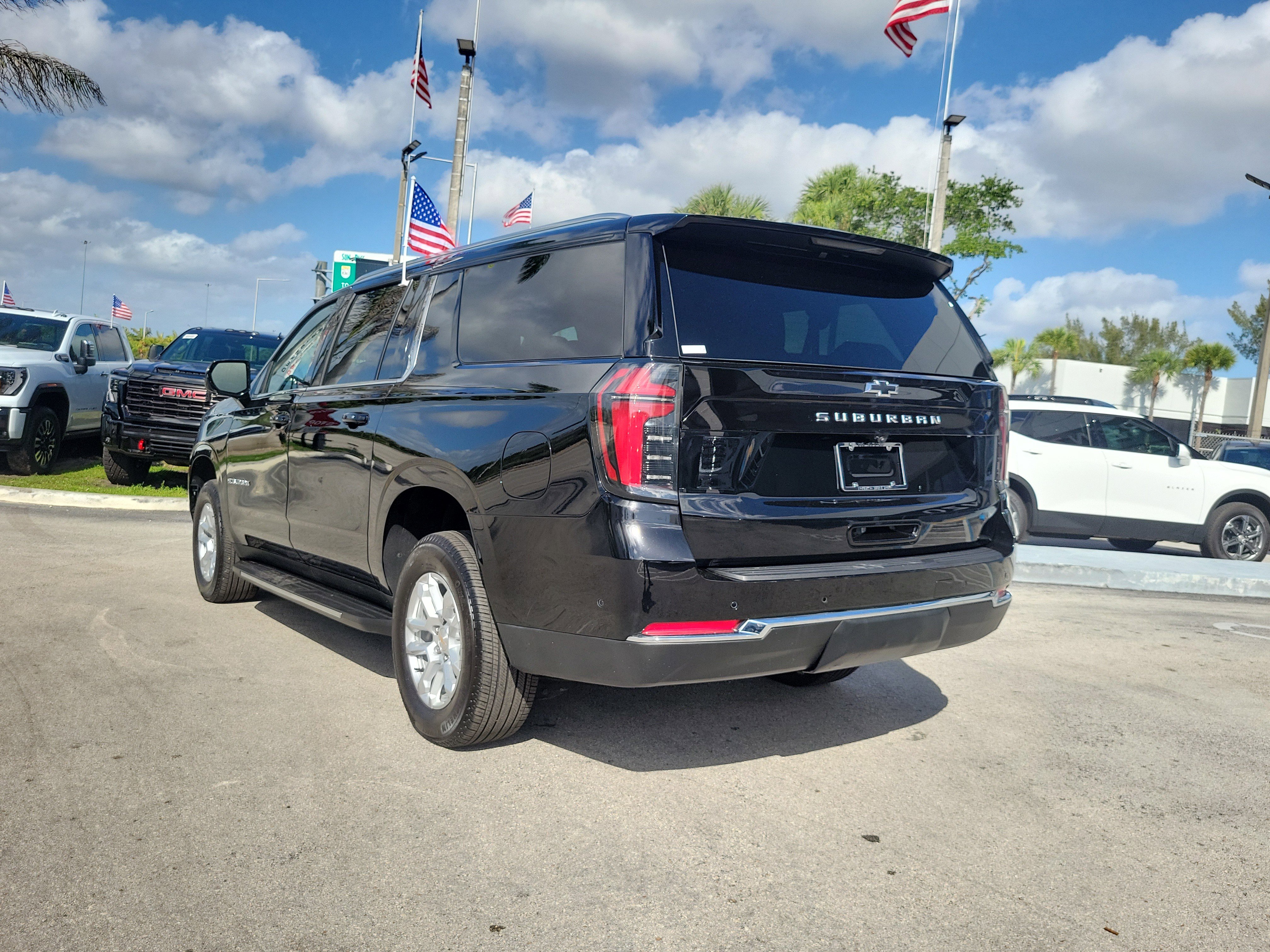 Used 2025 Chevrolet Suburban LS w/ LPO, Dark Essentials Package RWD image 7