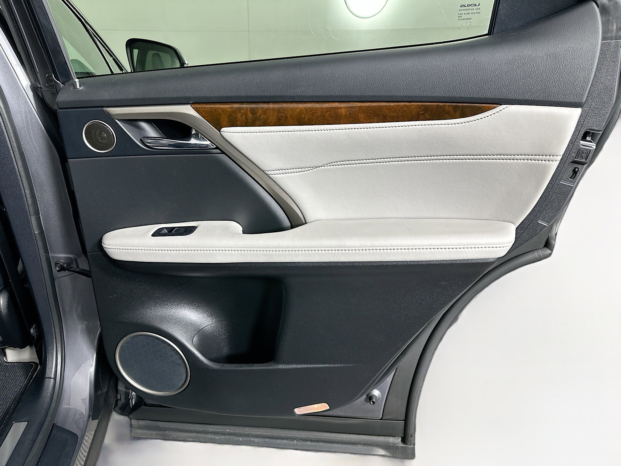 Used 2017 Lexus RX 450h AWD image 32