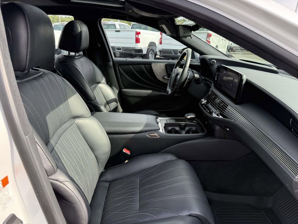 Used 2023 Lexus LS 500h AWD w/ Luxury Package image 15