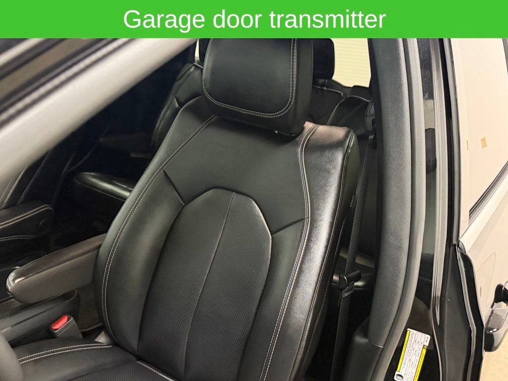 Used 2025 Chrysler Pacifica Select FWD image 38