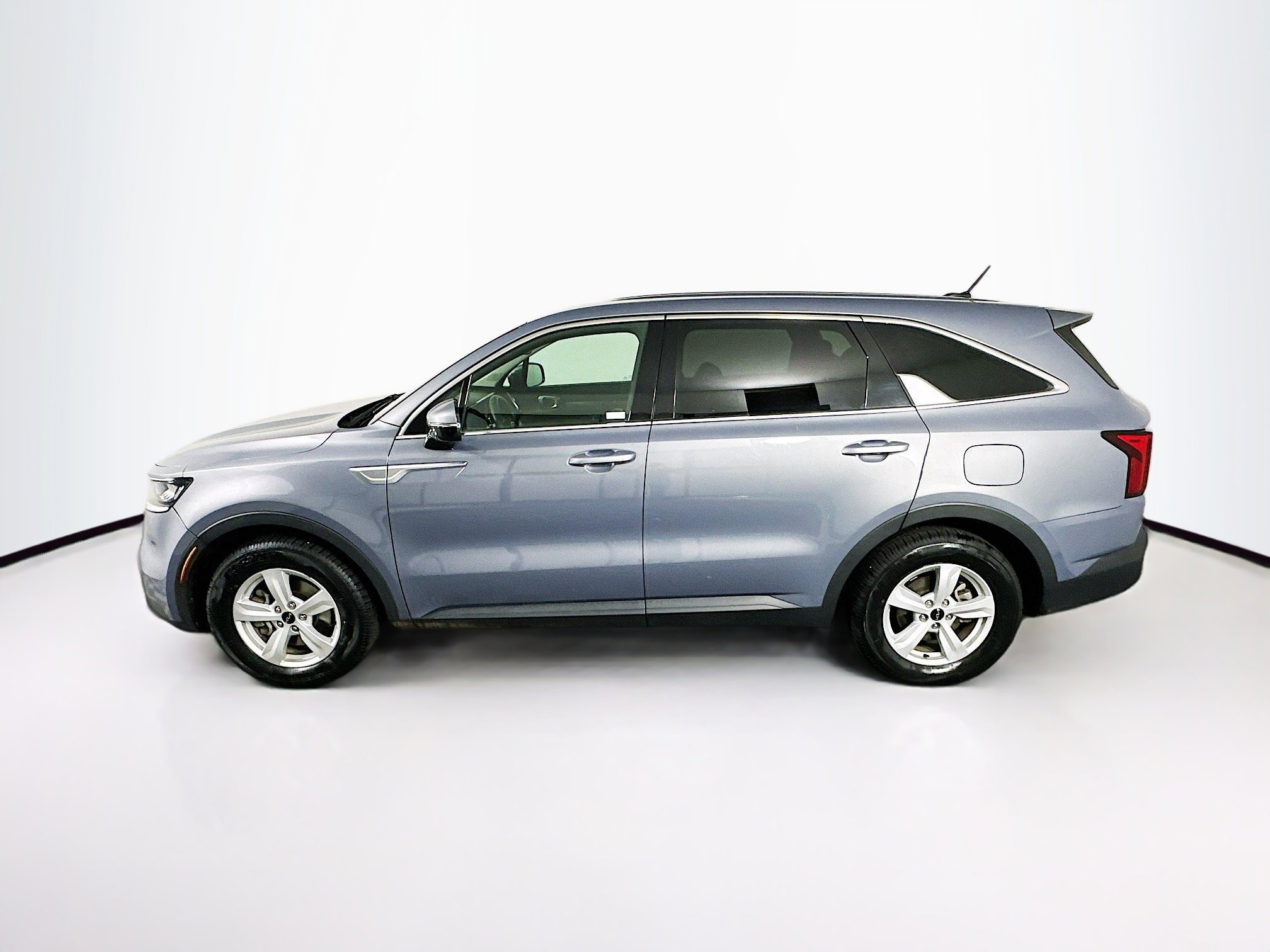 Used 2023 Kia Sorento LX image 4