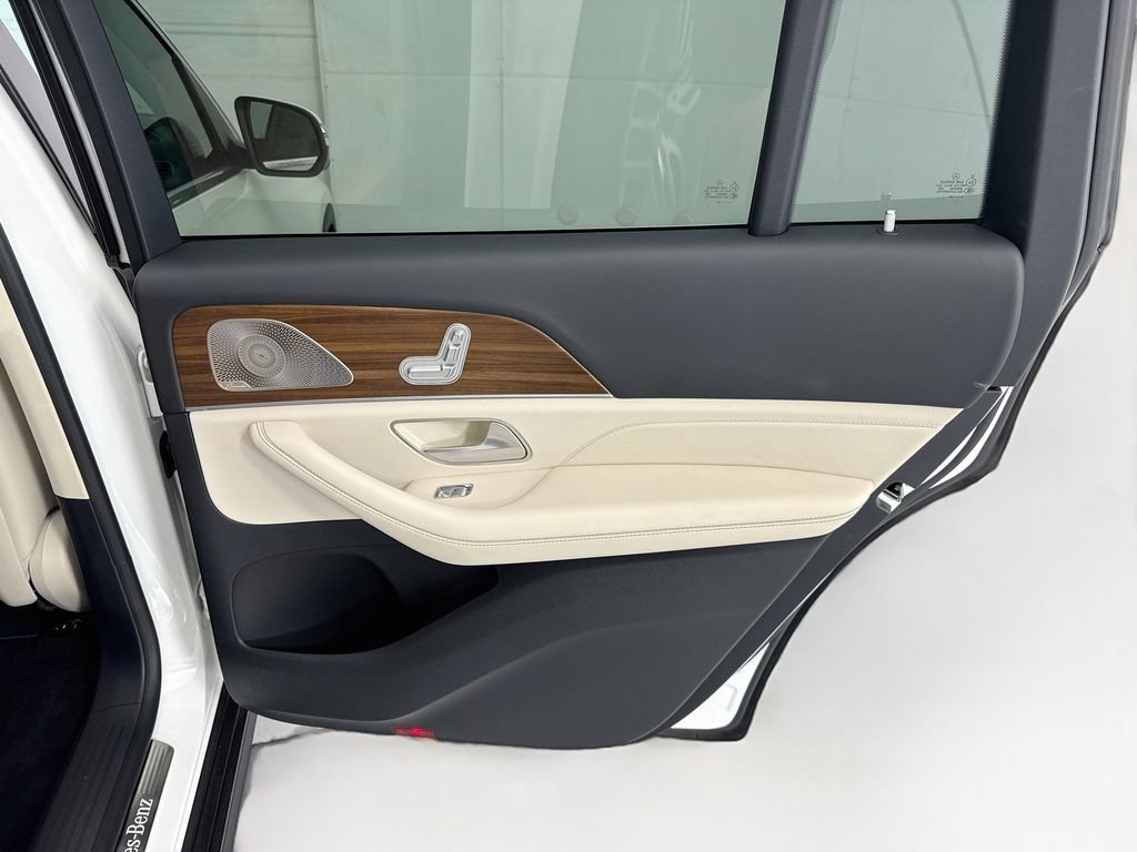 Used 2024 Mercedes-Benz GLS 450 4MATIC image 26