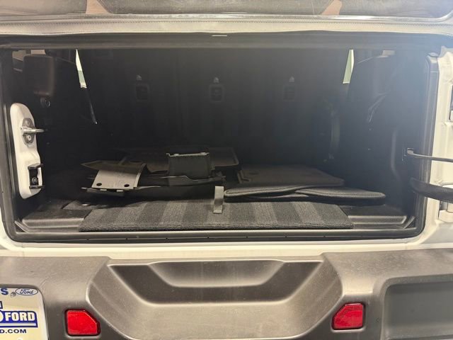 Used 2022 Jeep Wrangler Unlimited Sahara image 23