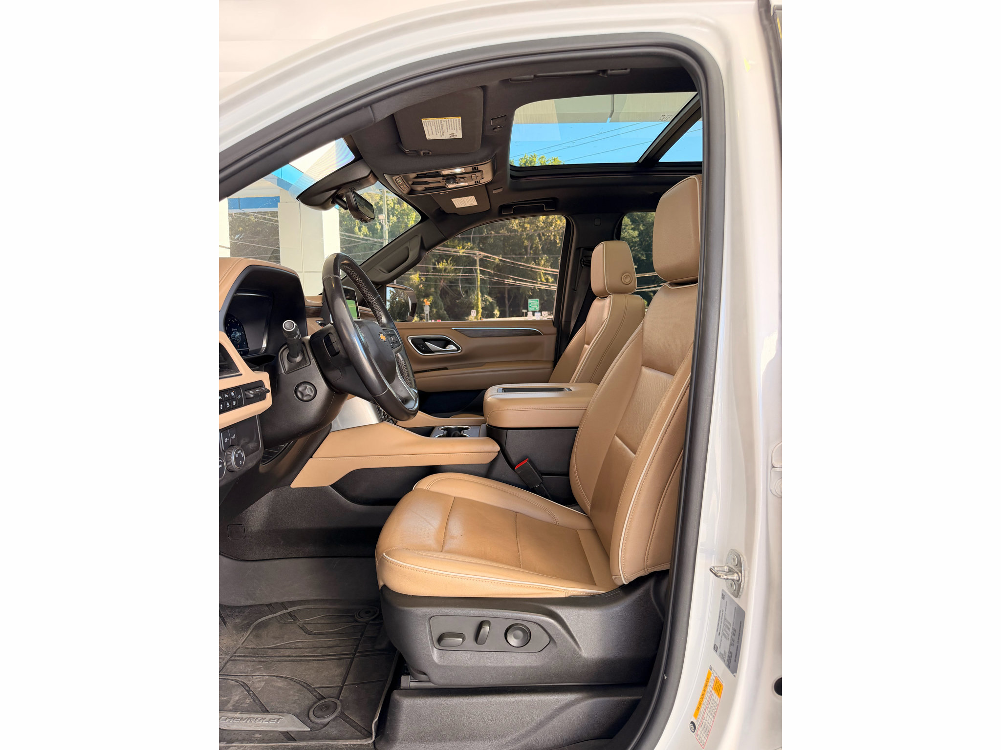 Used 2022 Chevrolet Tahoe Premier AWD/4WD image 15