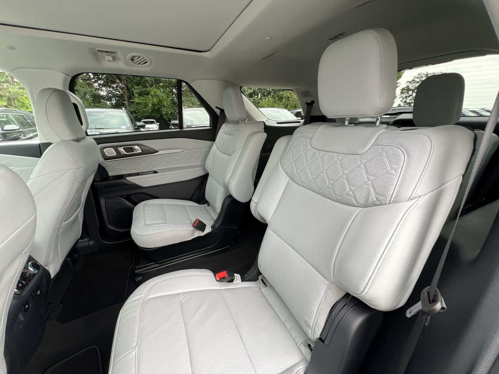 New 2026 Ford Explorer Platinum w/ LUX Leather Package AWD/4WD image 25