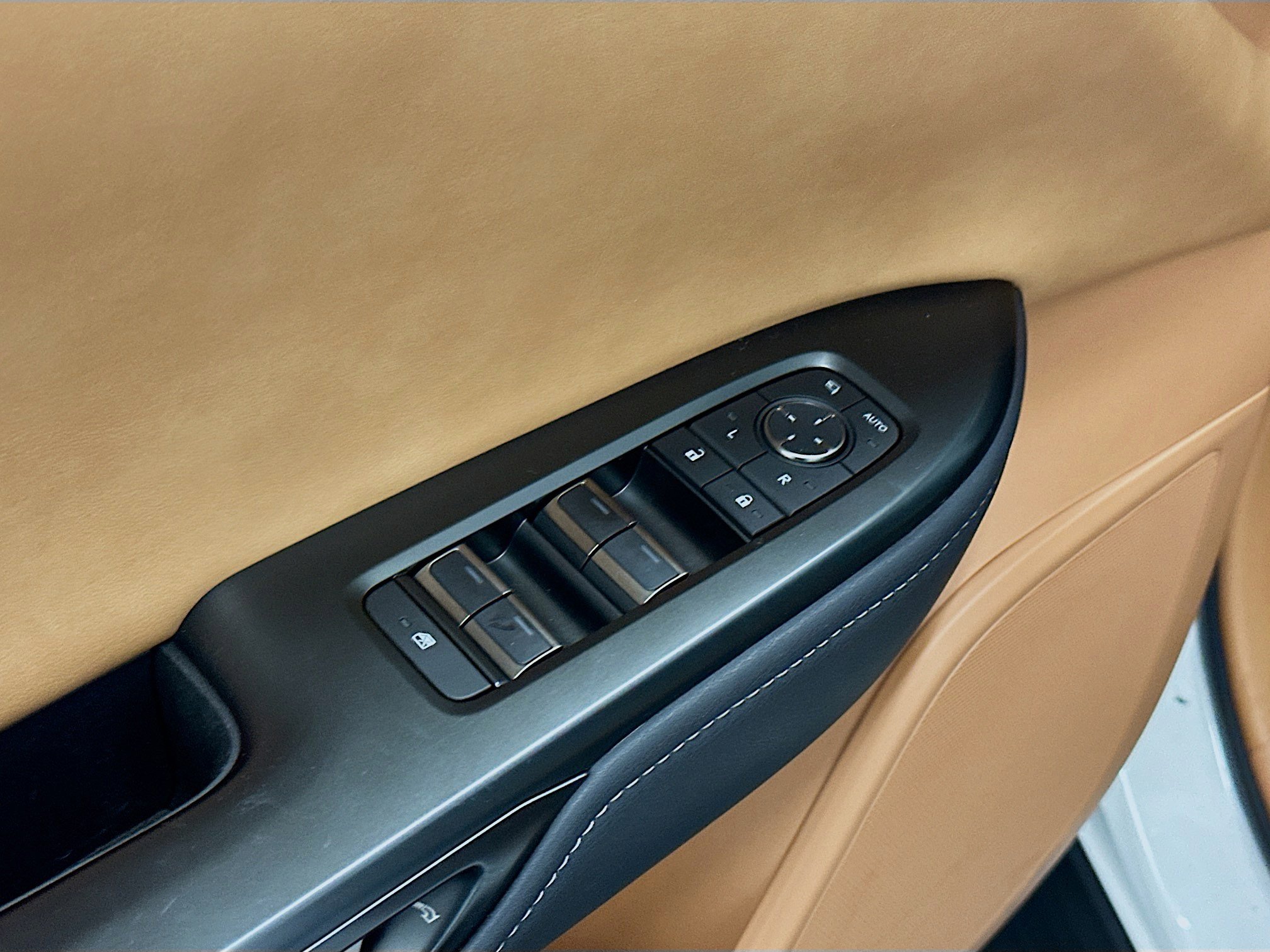 Used 2023 Lexus RZ 450e Premium w/ Technology Package AWD/4WD image 15