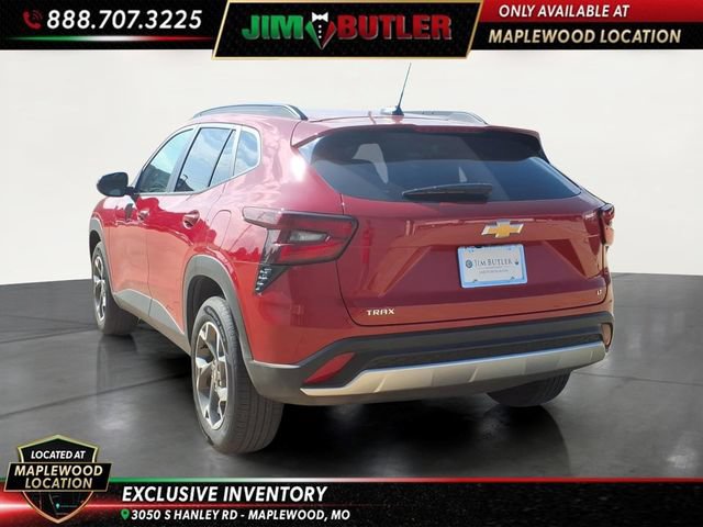 Used 2026 Chevrolet Trax LT FWD image 2