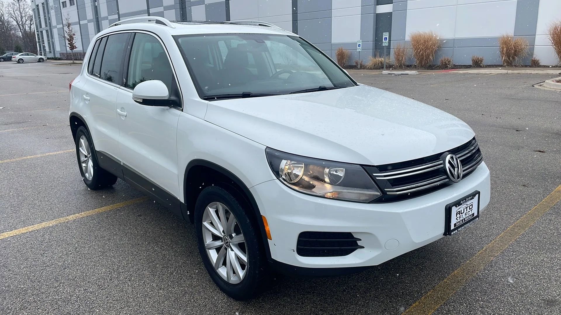 Used 2017 Volkswagen Tiguan Wolfsburg Edition AWD/4WD image 5