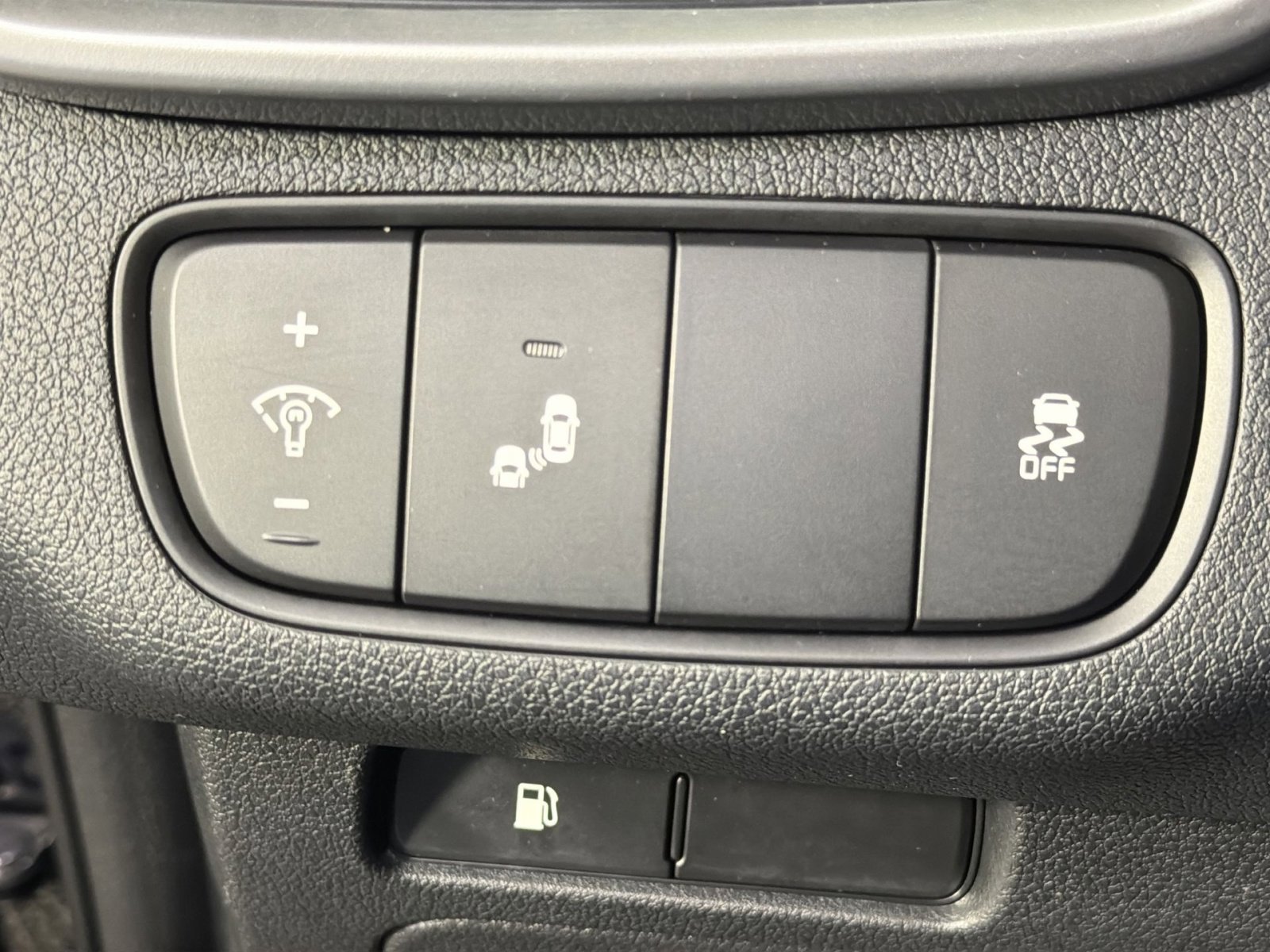 Used 2019 Kia Sorento LX w/ LX Convenience Package image 16