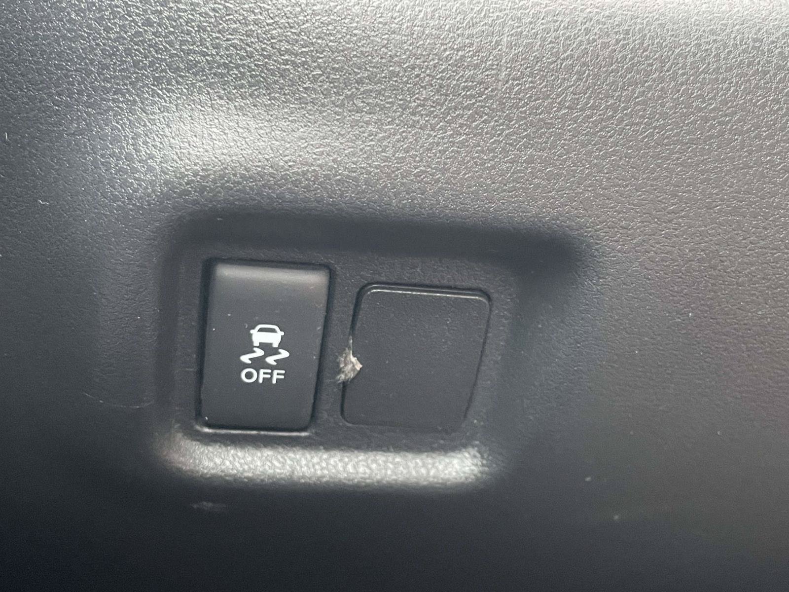 Used 2018 Nissan Versa SV FWD image 28