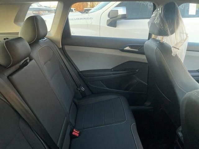 Used 2024 Volkswagen Taos SE image 23