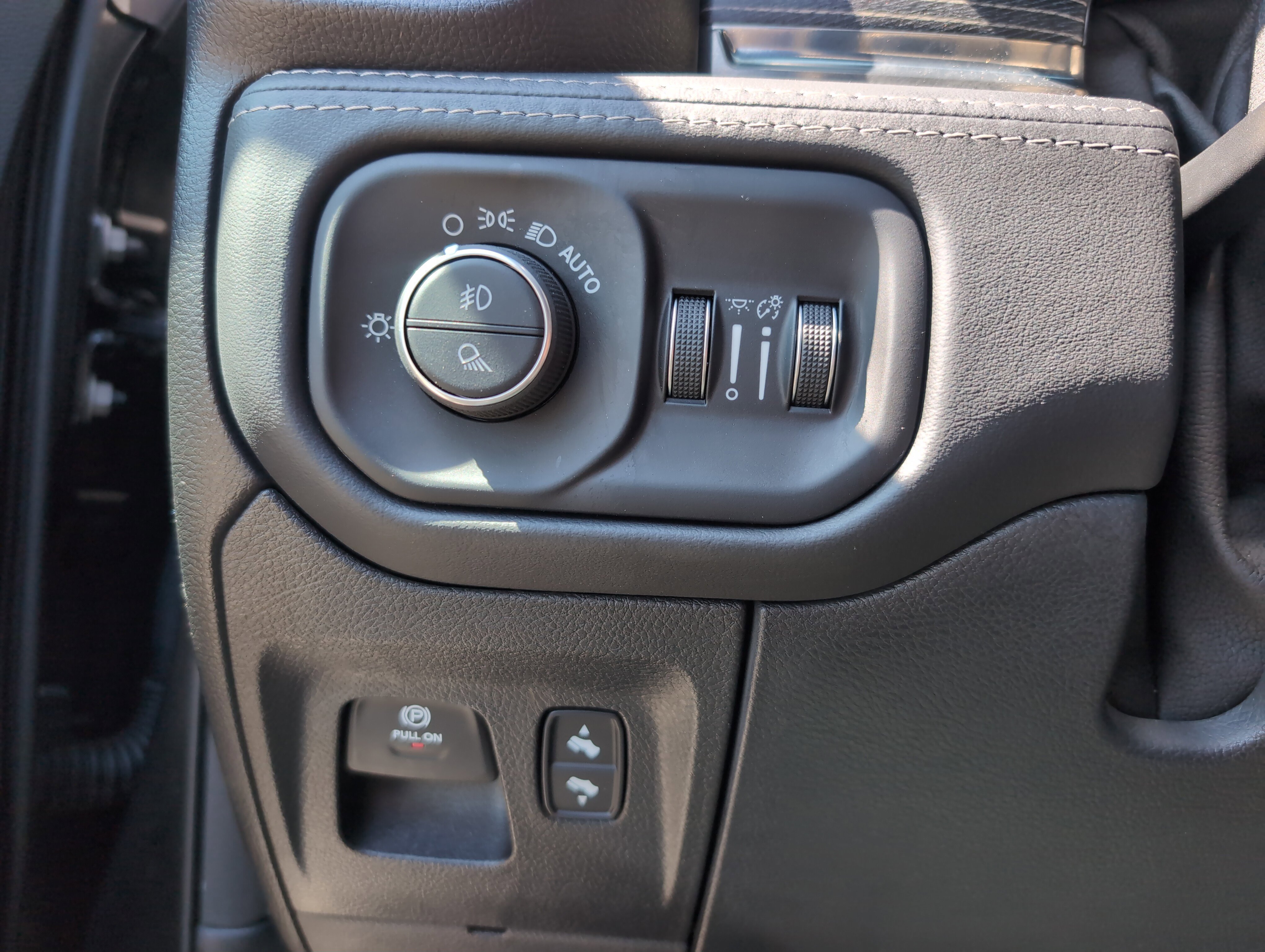 Used 2021 RAM 1500 Limited AWD/4WD image 35