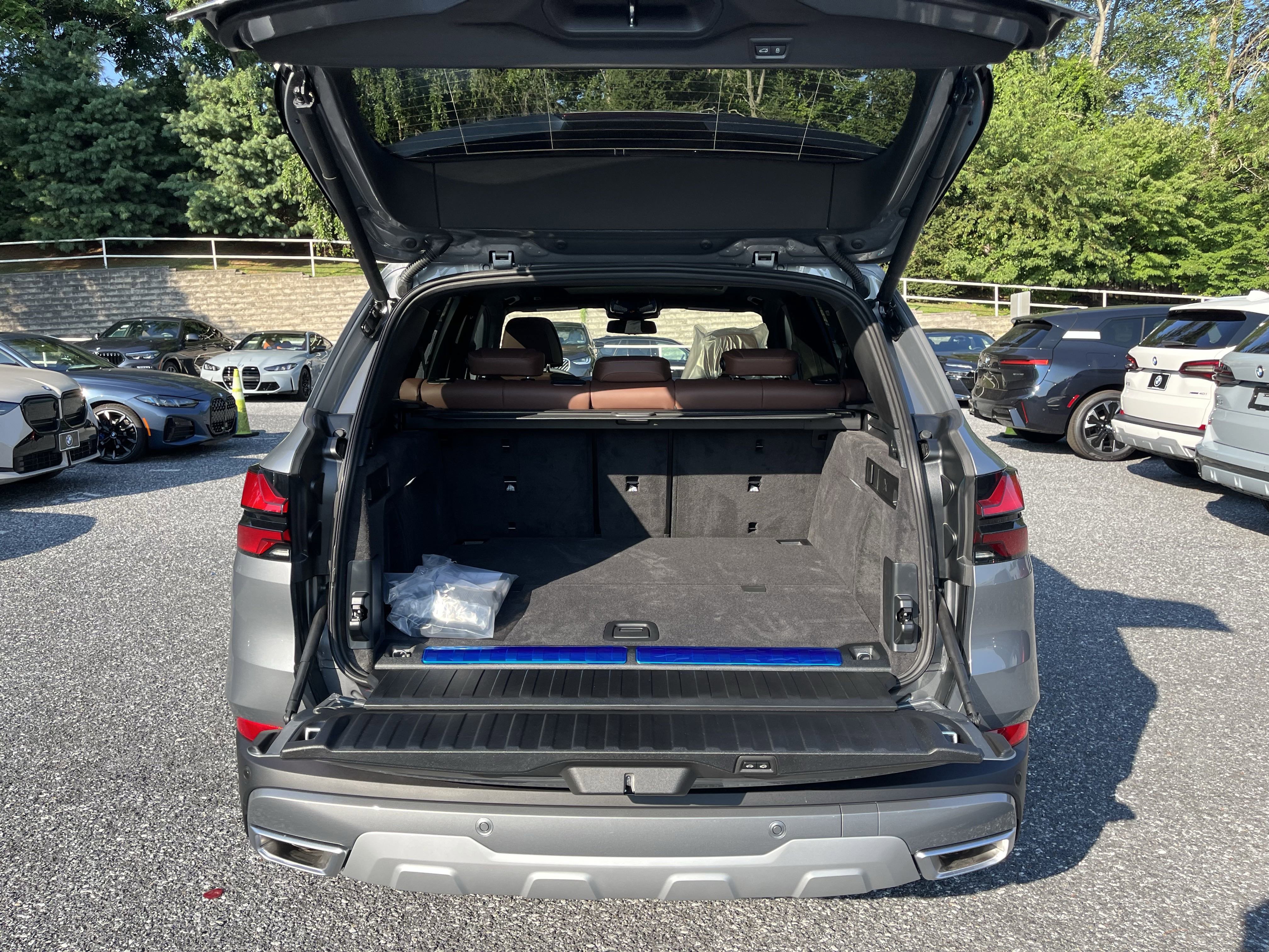 Used 2026 BMW X5 xDrive50e image 9