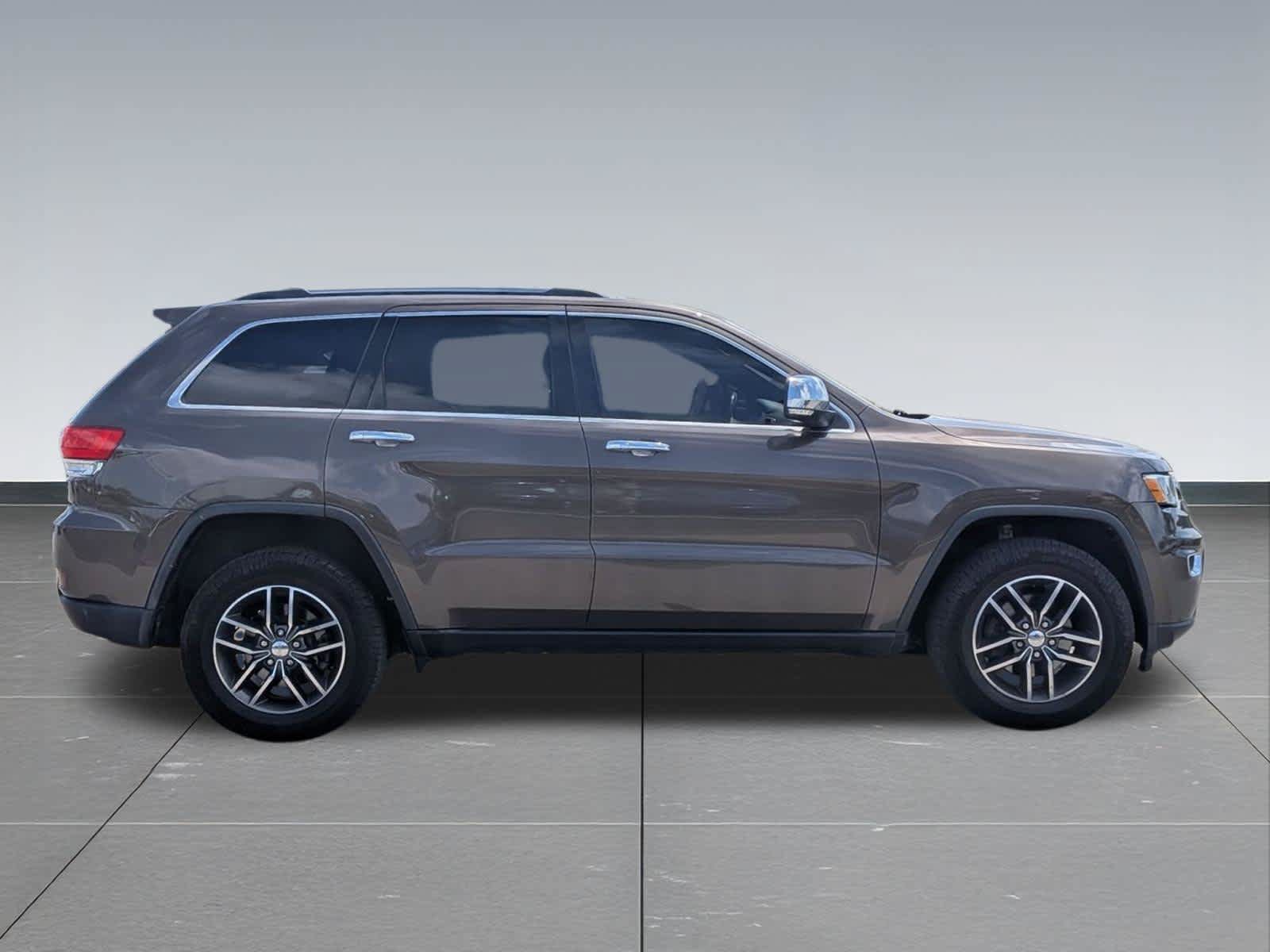 Used 2017 Jeep Grand Cherokee Limited AWD/4WD image 6