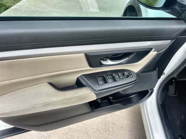 Used 2017 Honda CR-V LX image 29