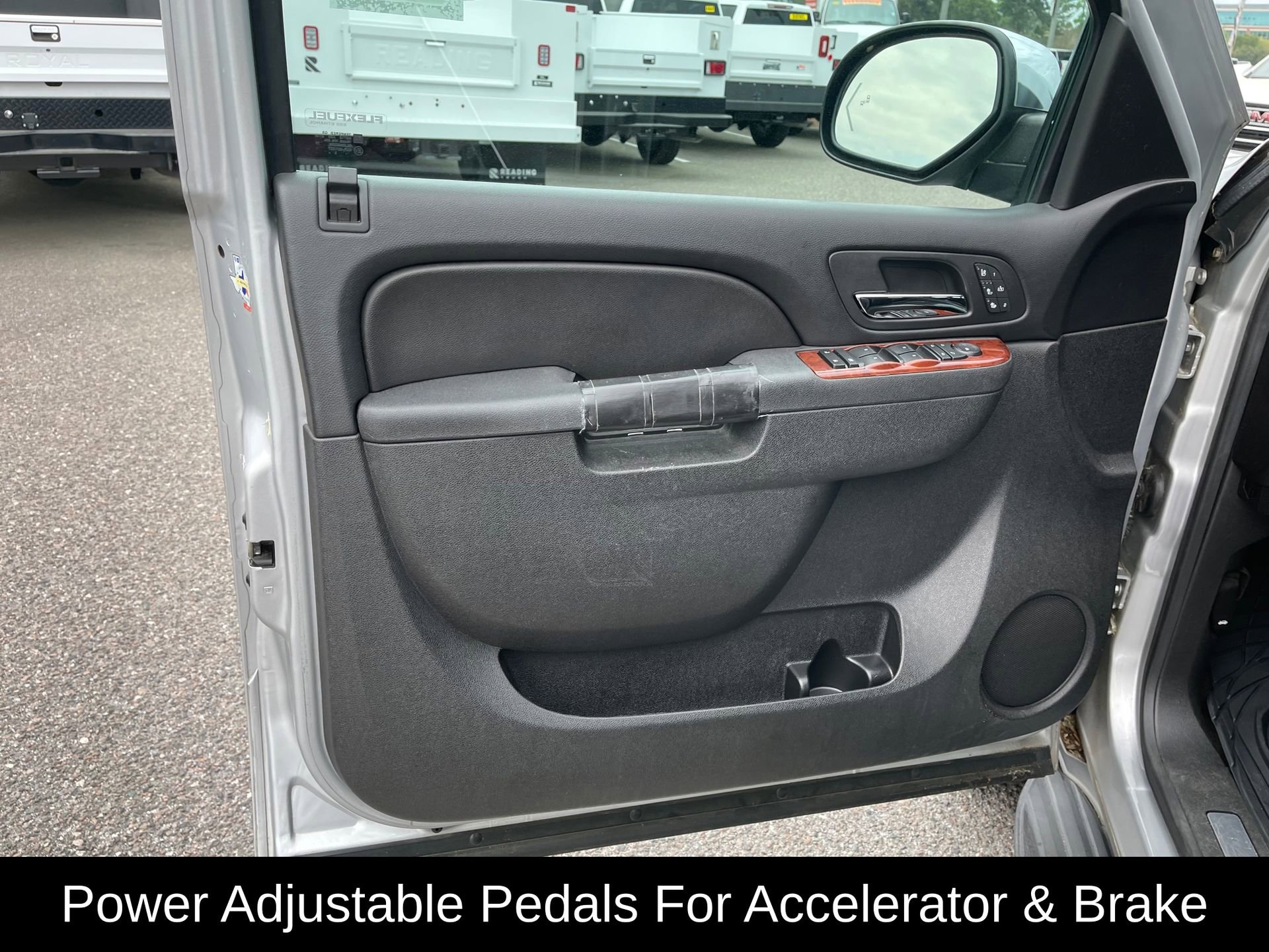 Used 2013 Chevrolet Tahoe LTZ image 11