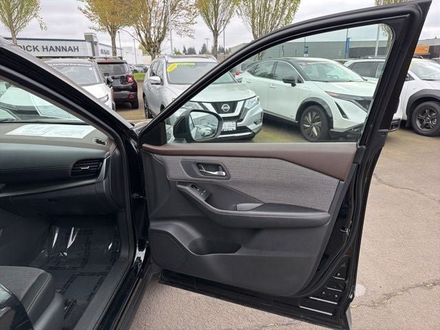 Used 2022 Nissan Rogue SV AWD/4WD image 17