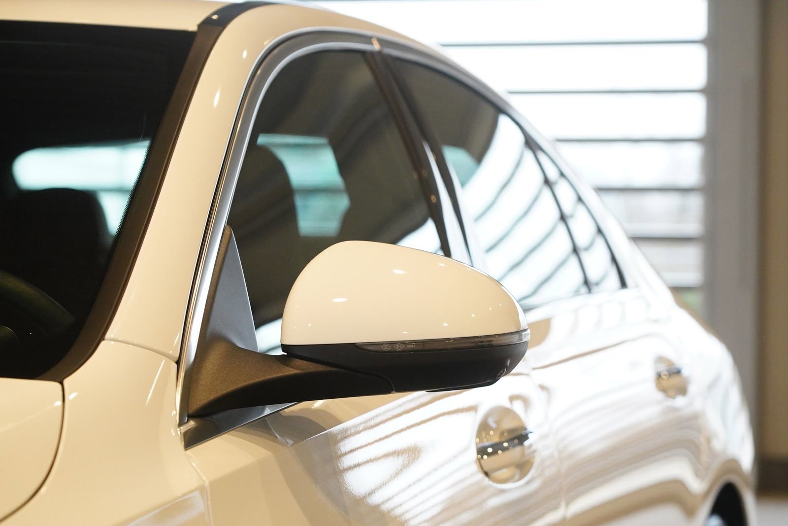 Used 2025 Mercedes-Benz C 300 4MATIC Sedan image 10